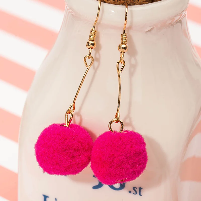 Корейская версия горячей моды новые серьги темперамент личности плюшевый шар