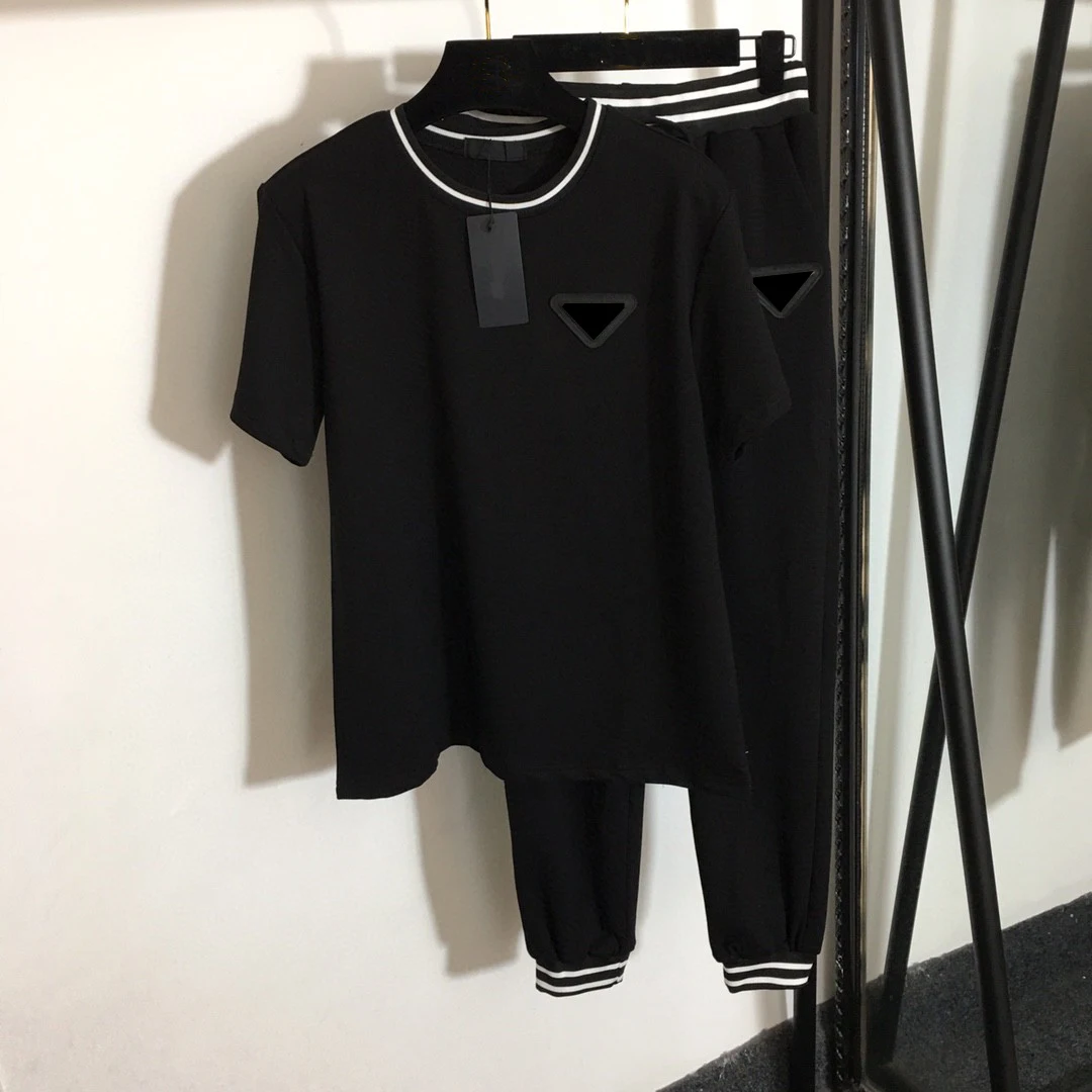 

High Quality Luxury Women New Triangular Letter Loog Short Sleeve Tshirt +pants 2 Pcs Set