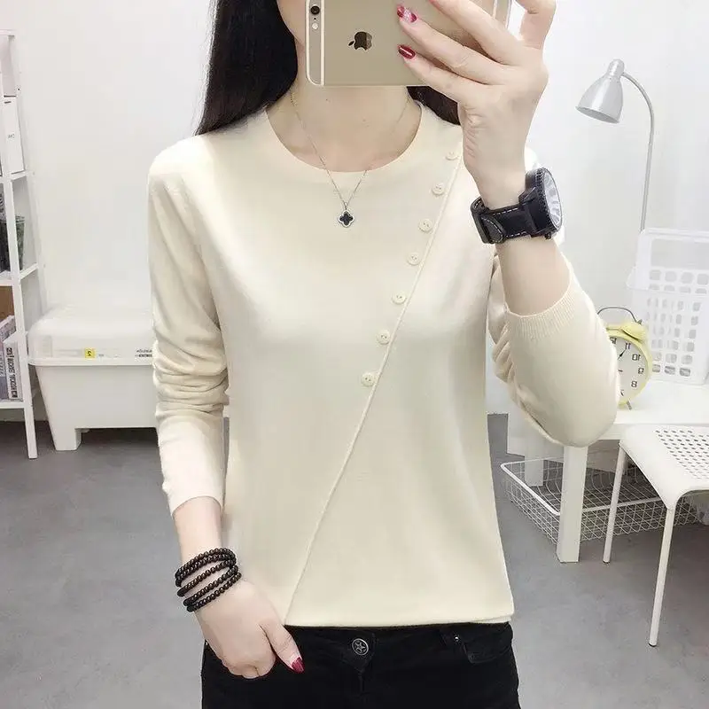 

2021 spring loose and versatile thin bottomed top with thin button