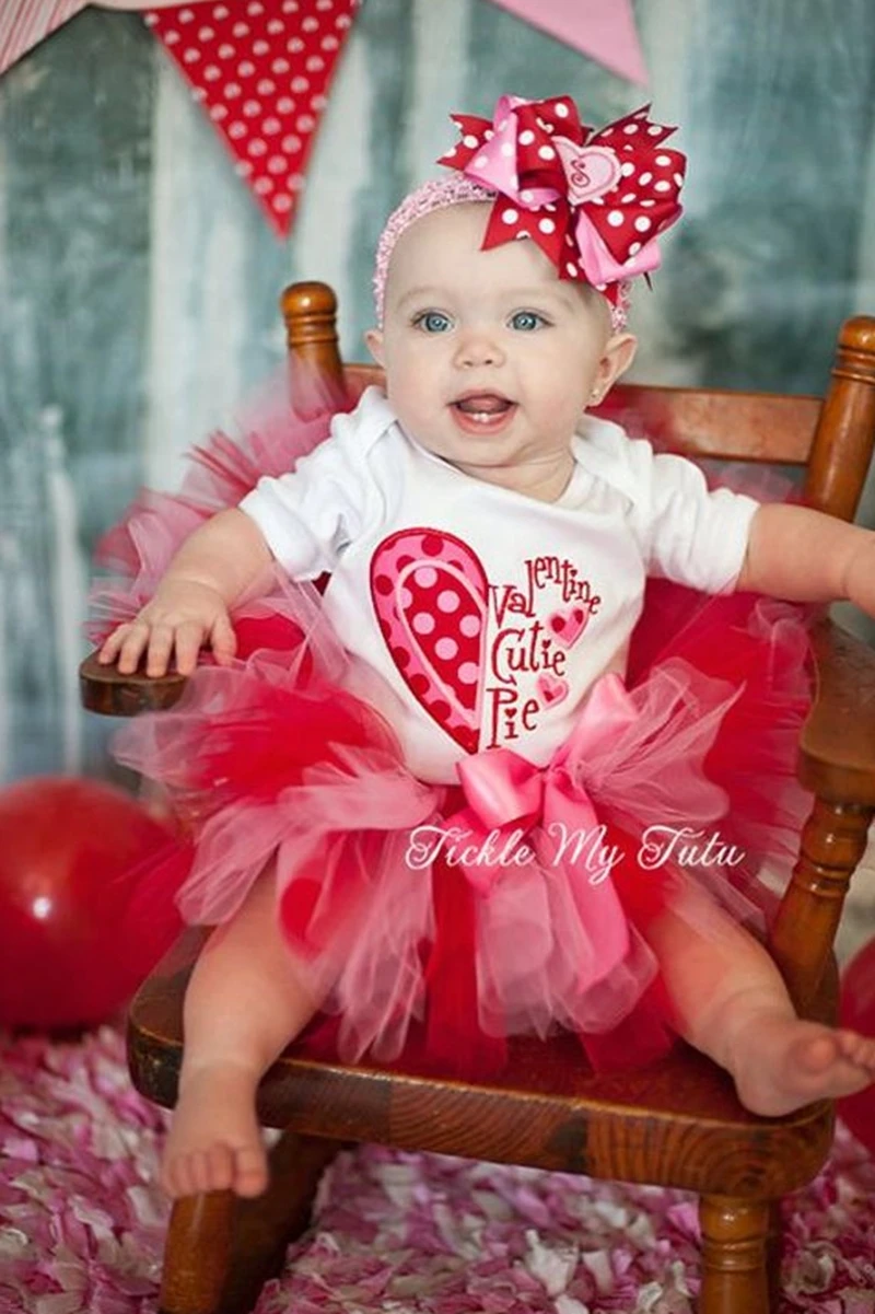 

Новинка 2021, комплект одежды из трех предметов для маленьких девочек, белый комбинезон с коротким рукавом и круглым воротником + красная юбка...