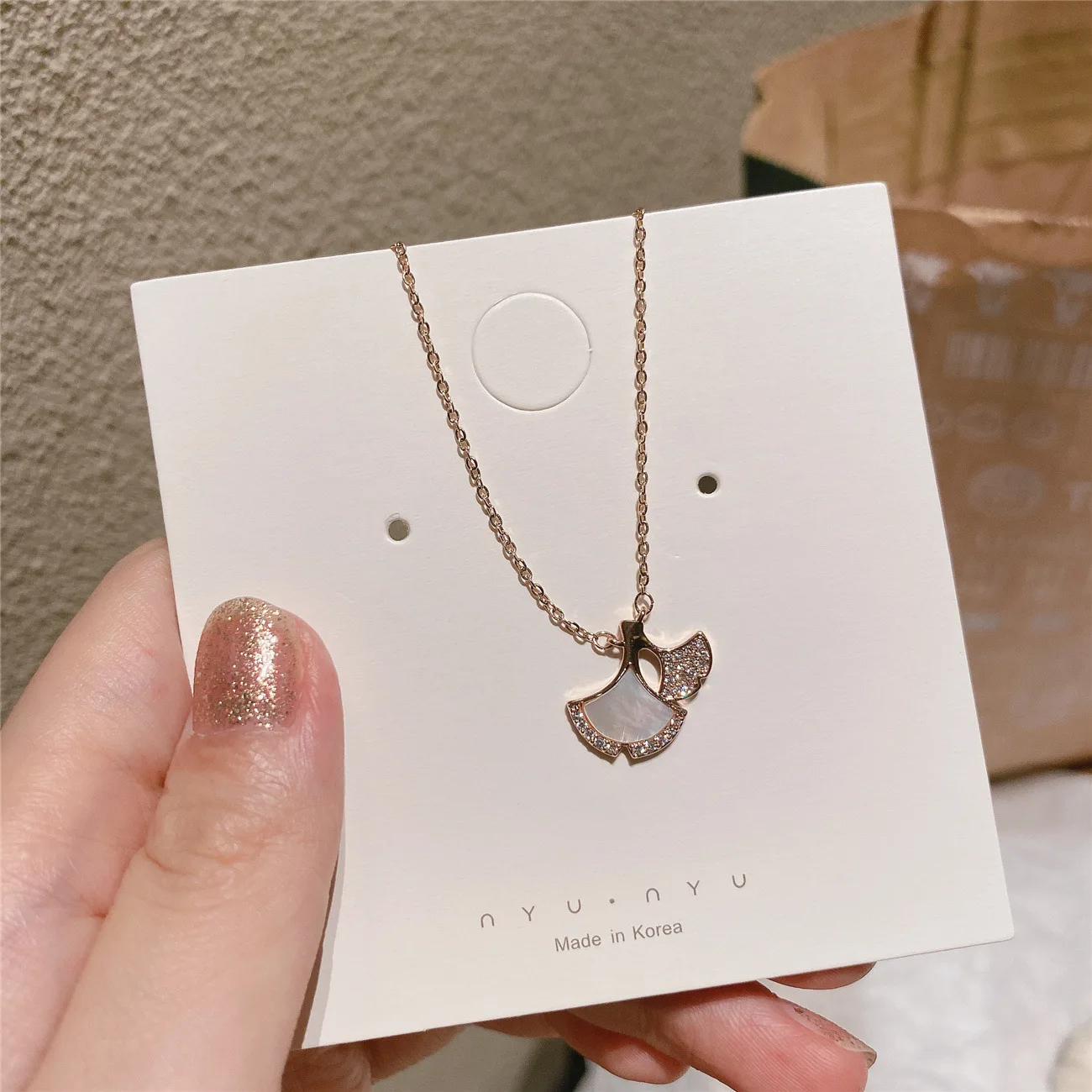 

Fashion Boutique Small Fresh Ginkgo Leaf Necklace Ladies Simple Rose Gold Plated Leaf Necklace