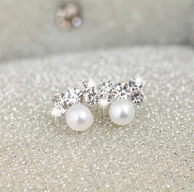 

Женские серьги-гвоздики из серебра 925 пробы с фианитом