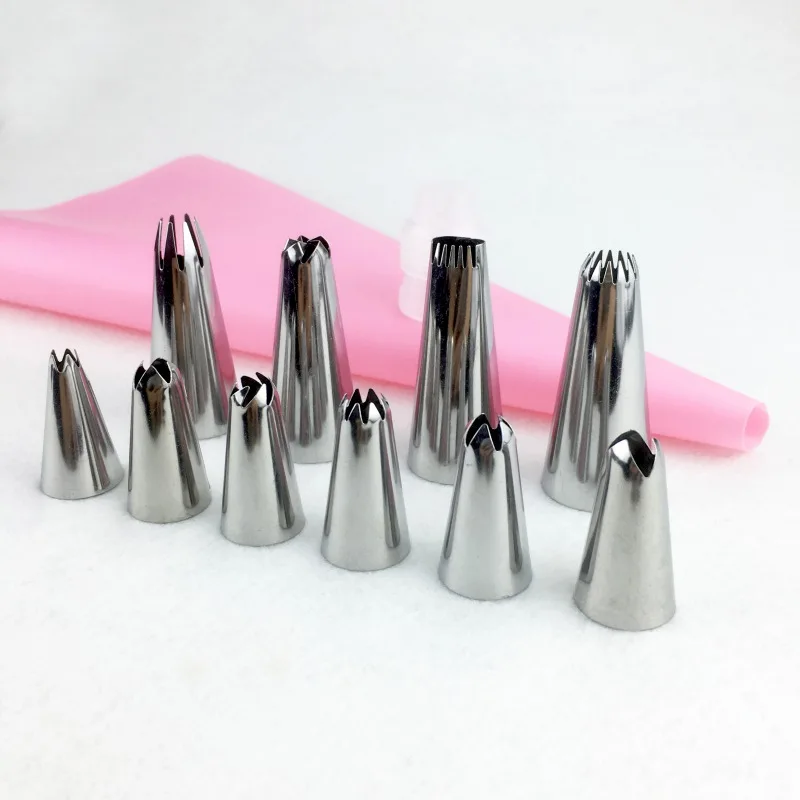

12Pcs/Set Silicone Kitchen Accessories Icing Piping Cream Pastry Bag With 6 Stainless Steel Nozzle DIY Cake Decorating Tips