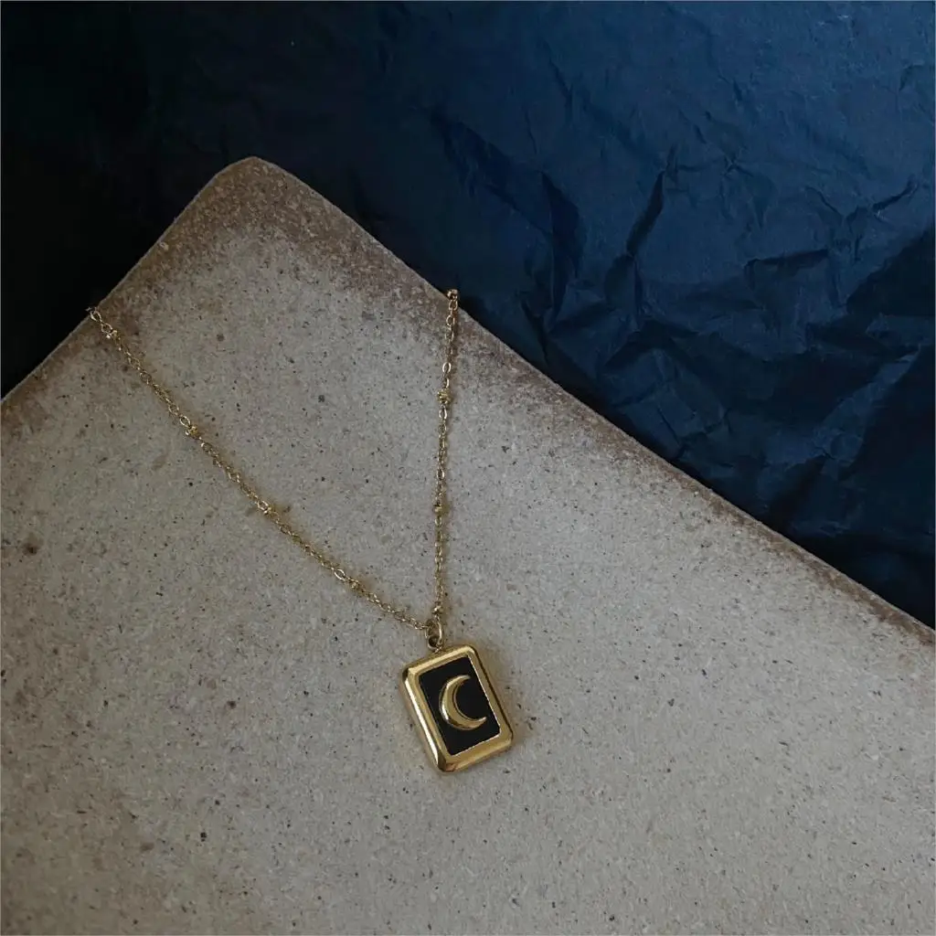 

Enemal Moon Necklace Titanium With 18K Gold Women Stainless Steel Jewelry Designer T Show Runway Gown Rare INS Japan