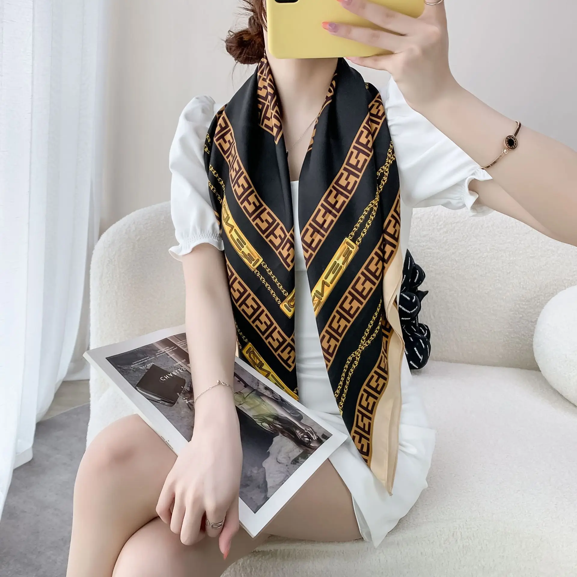 

Новинка 2022, весенние шелковые шарфы в европейском и американском стиле, уличный декоративный головной платок с надписью, в полоску, диаметр...