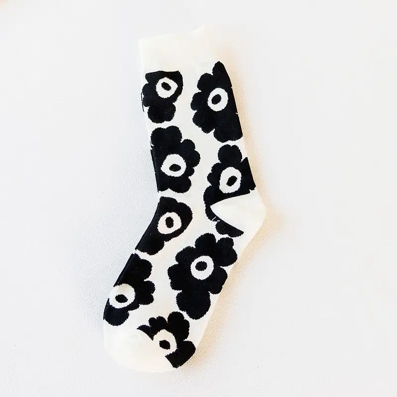 New Floral Socks Streetwear Flower Socks Women Girls Korean Harajuku Style Kawaii Socks Autumn Winter for Ladies Socks