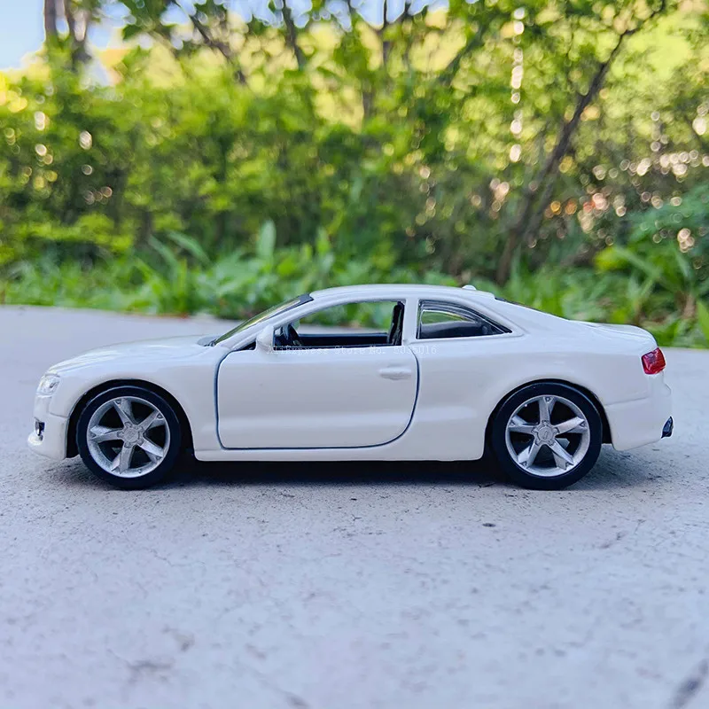 Bburago-Coche de juguete Audi A5 1:32, veh&iacute;culo de juguete de Metal, modelo de alta simulaci&oacute;n, regalos de colecci&oacute;n-4