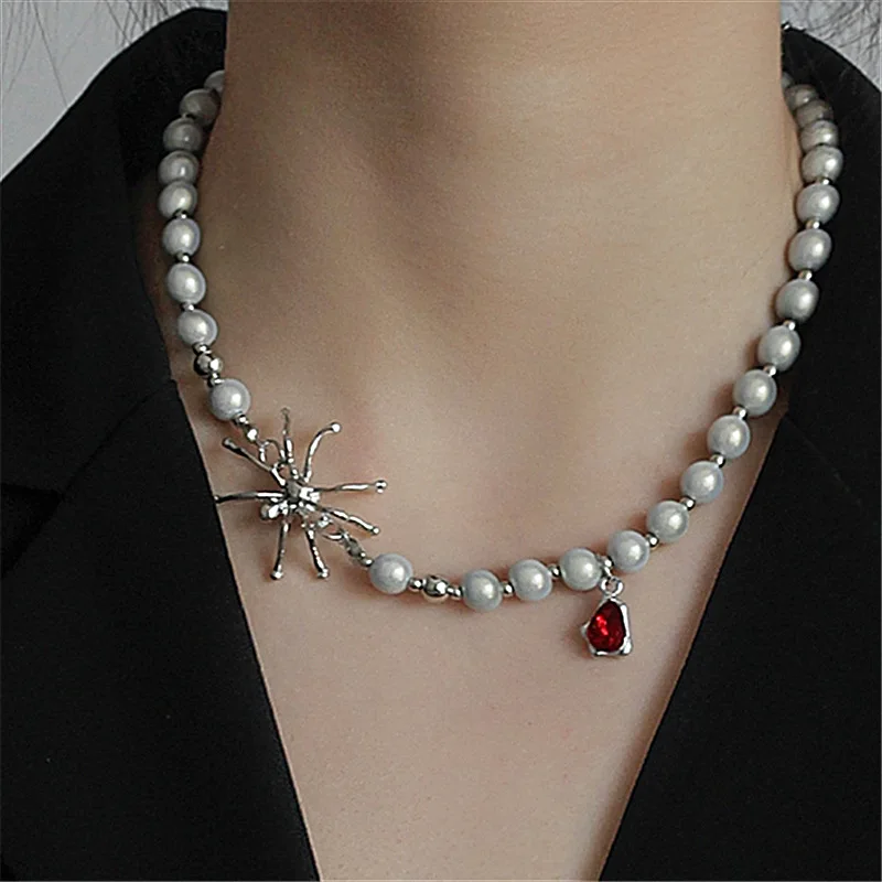 

Reflective Design Luminous Red Crystal Spider Pendant Necklace for Women Personality Clavicle Chain Trendy Choker Jewelry Collar