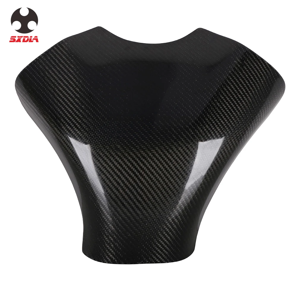 На дороге мотоцикл Черный углеродного волокна масла Топливный бак газа Защита