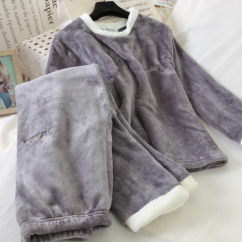 

2021 Women Winter Tracksuits out fits Women Thermal Casual Tops and Trousers Women Velvet Sets Fall Lazy Pajama Suits 2021
