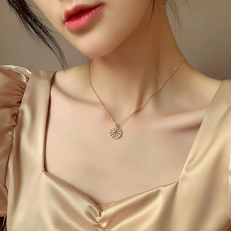 

RINHOO Creative Round Compass Pendant Necklace Luxury Zircon Clavicle Chain For Women Choker Wedding Jewelry Best Friend Gifts
