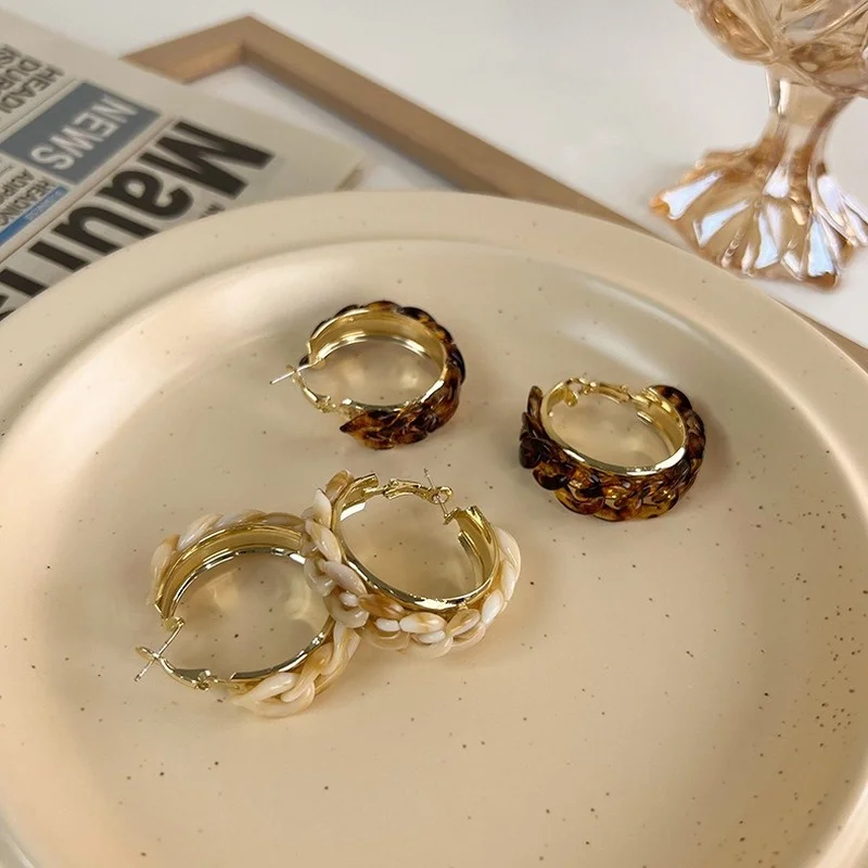 

French Retro C Shape Beige Brown Arcylic Chunky Chain Hoop Earring for Women Ladies Hyperbole Gold Metallic Earring Oorbellen