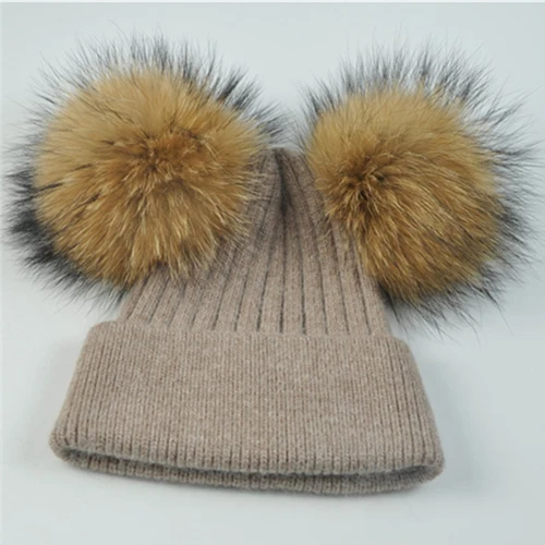 Brown natural fur Женская зимняя шапка с двойным меховым помпоном, женский шерстяной съемный меховой вязаный шарик, Шапка-бини с 2 натуральными цветными помпонами из меха енота - Цвет: Brown natural fur