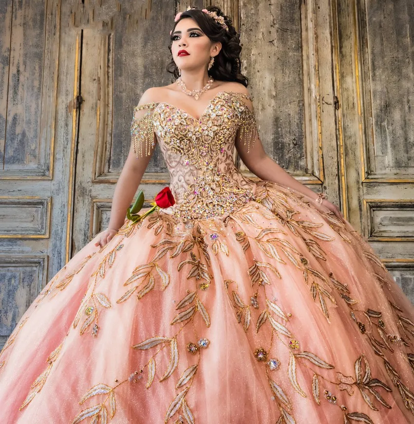 Роскошное бисер Кристалл Quinceanera платья Кружева Аппликация с открытыми плечами