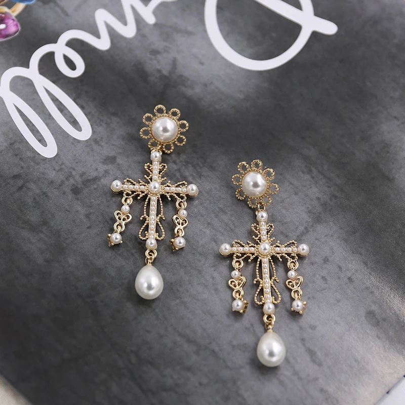 Женские длинные серьги STRATHSPEY золотистые жемчужные в стиле барокко с крестиком