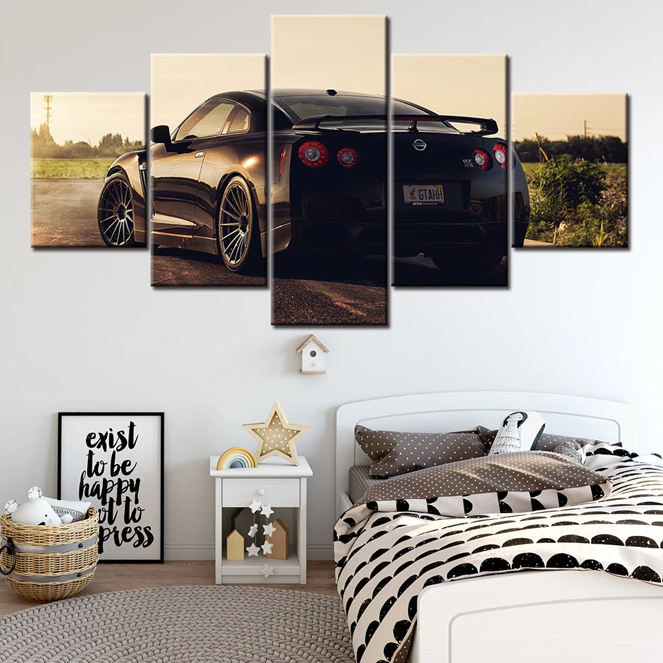 Живопись на холсте "Nissan GTR Black Strakes View" с обрамлением для современного декора дома.