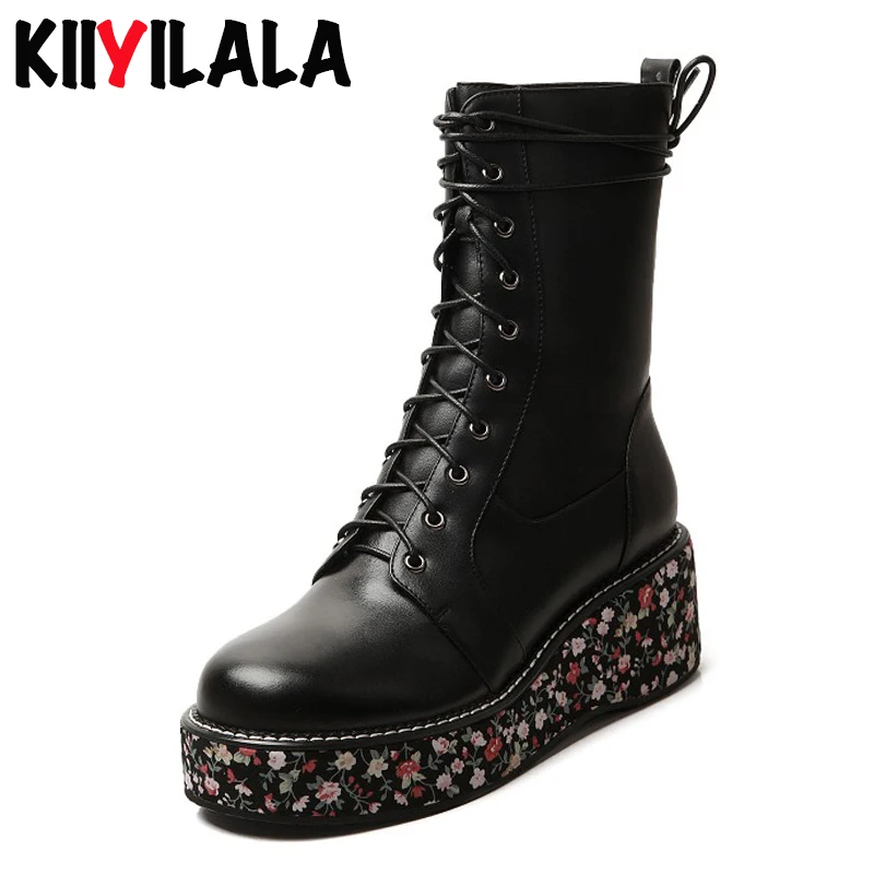 

Женские ботинки на платформе Kiiyilala, Черные ботильоны из натуральной кожи на танкетке с круглым носком и цветочным узором, на шнуровке, обувь ...