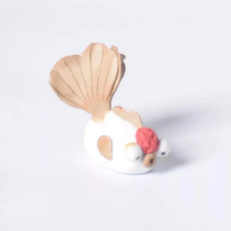 Керамическое декоративное украшение Золотая рыбка для аквариума чайная