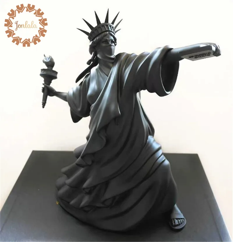 

Black Color Modern Art Statue of Liberty Throw Torch Riot of Liberty London Art Fair Resin Sculpture Home Decor Creative Gift