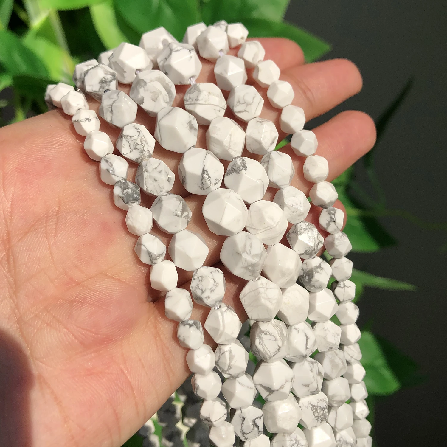 

6/8/10mm Faceted White Turquoises Howlite Beads Natural Stone Beads Round Loose Beads for Jewelry Making DIY Bracelet Wholesale