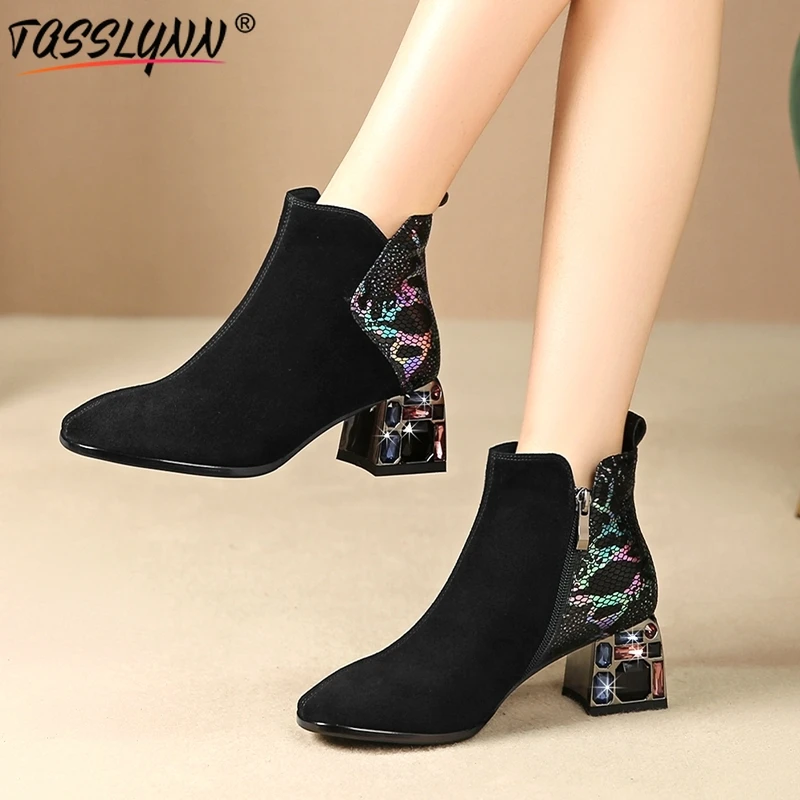 Замшевые женские ботинки на молнии с острым носком высоком квадратном