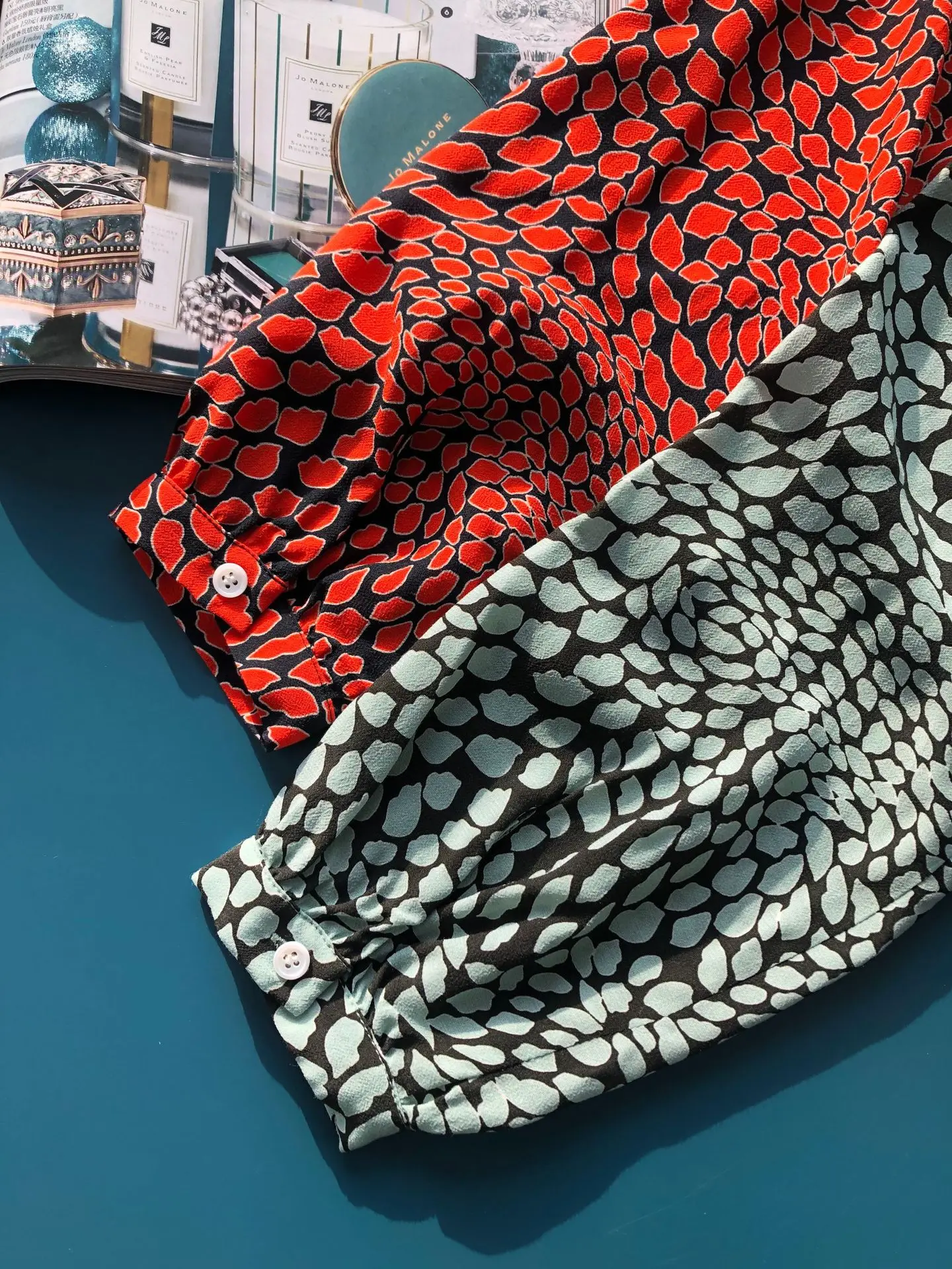 Женское платье с принтом губ и баской длинным рукавом | Женская одежда