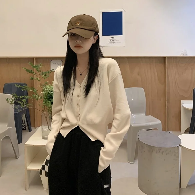 Женский трикотажный кардиган с V-образным вырезом и длинным рукавом |