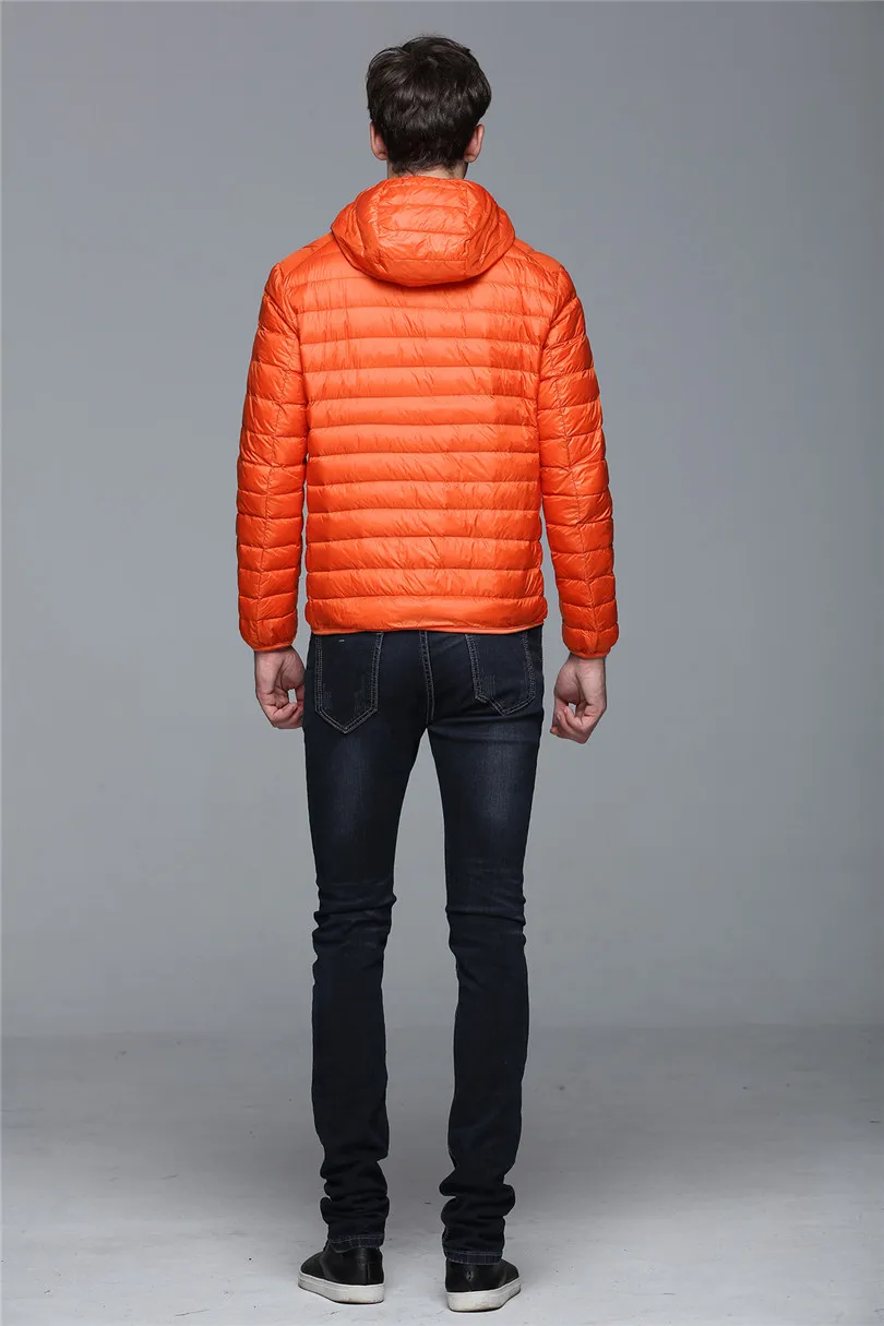 Мужской пуховик с капюшоном теплый чистого цвета перьями тонкая куртка