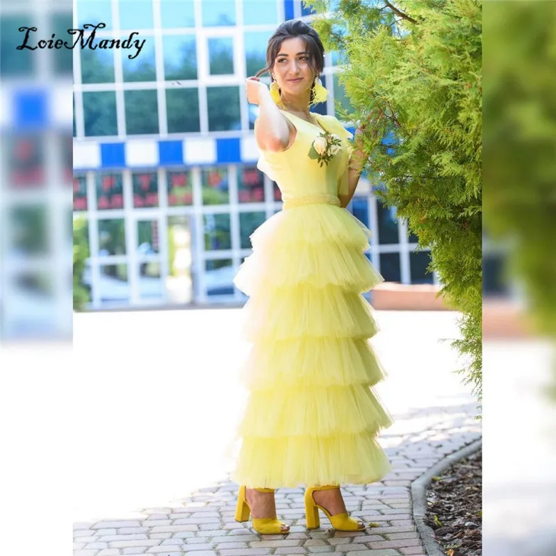 

Amazing V-neck Long Prom Dresses 2021 Glitter Beading Formal Evening Gala Dress Tiered Tulle Yellow Robe de princesse femme