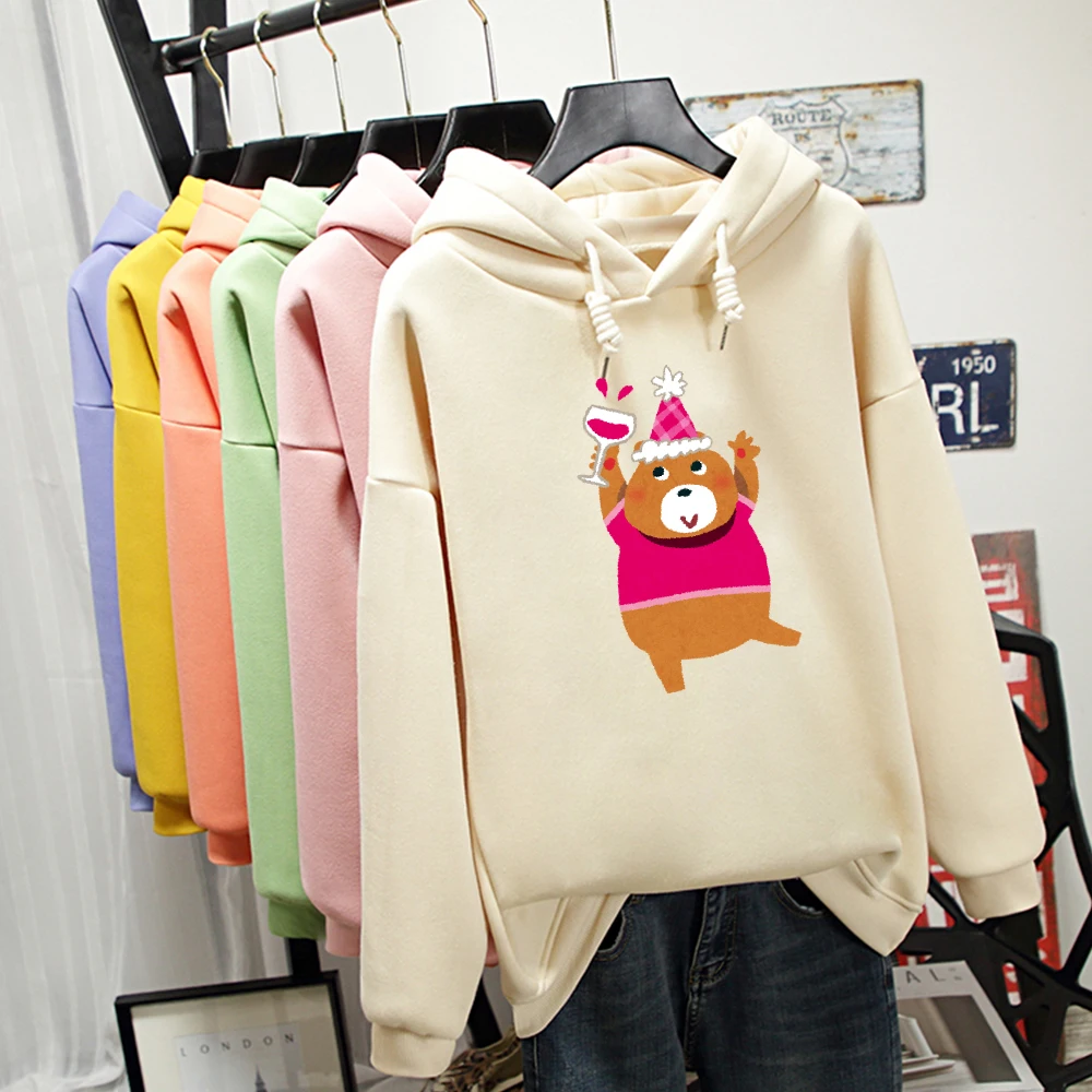 

Женская зимняя толстовка с капюшоном и принтом медведя