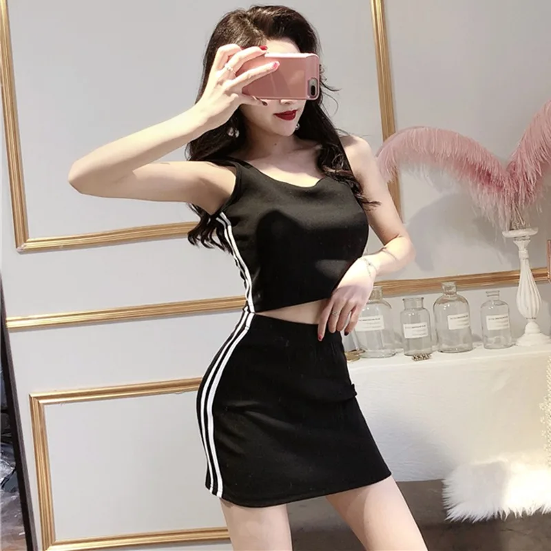 

Women's Summer Round Neck Striped Sleeveless Tank Top + Striped Mini Skirt Two-Piece Set 2020