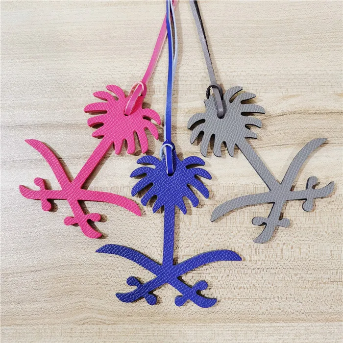 

2020 Wholesale Custom Made Genuine Natural Leather Saudi Map Keychain Ladies Backpack Pendant Women Bag Charm