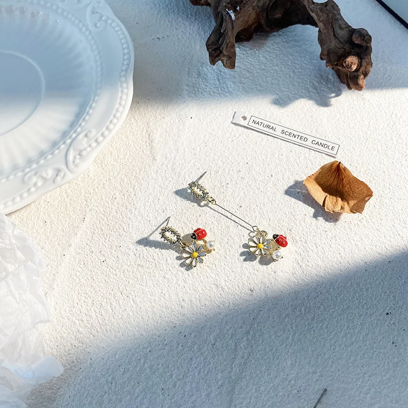 

Minar Multiple Asymmetric Flower Drop Earrings for Women Enamel Daisy Simulated Pearl Insect Heart Long Dangle Earrings 2021