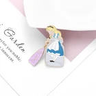 Эмалевая брошь с надписью Drink me блонд, для девушек, которые попали в стеклянную бутылку, на лацкан, для красивых женщин, значок из сплава, подарок для друзей