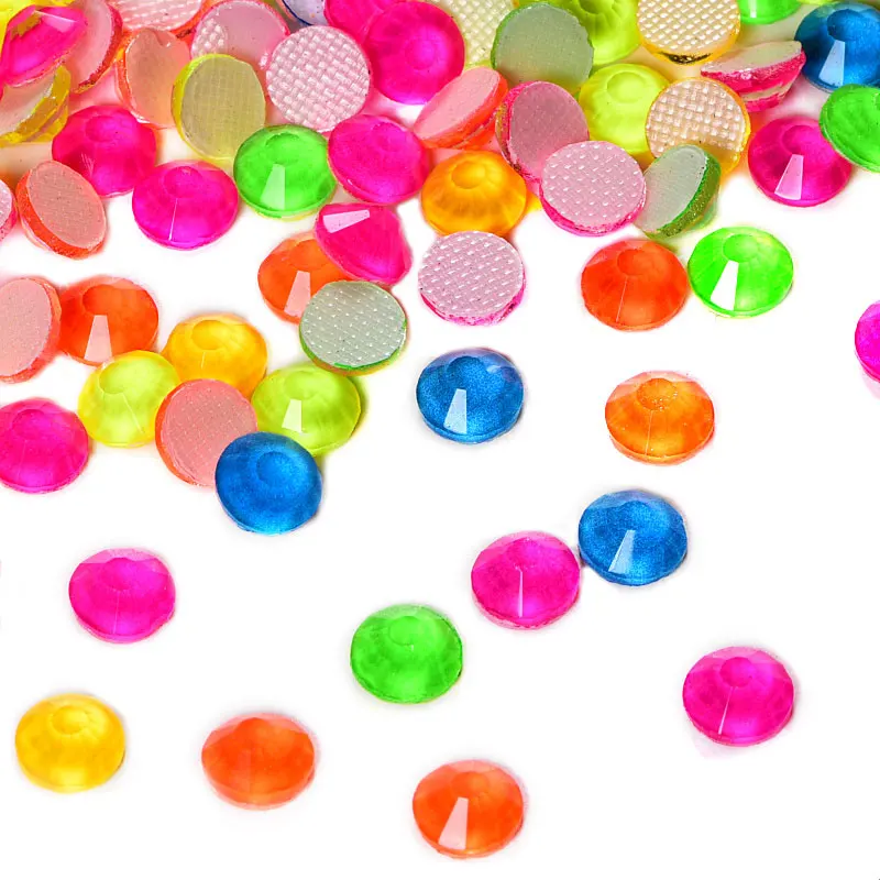 Серебристые блестящие стразы s с исправлением неоновые электрические для