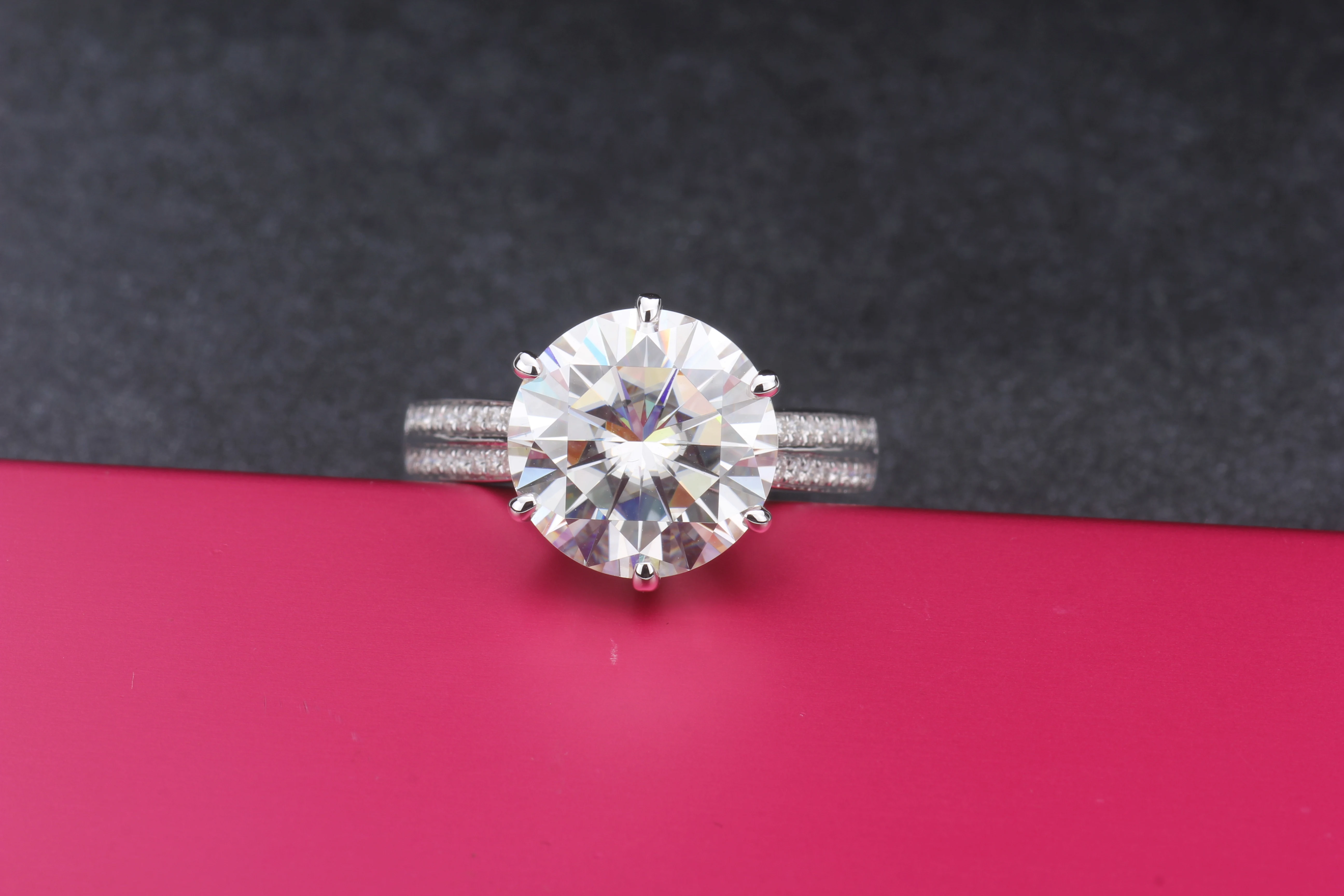 Женское Обручальное кольцо с муассанитом 18 к | Украшения и аксессуары