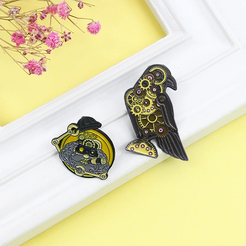 

Creative Unique Gear Robot Old Man Wearing Hat Brooch All-matched Fashion Mechanical Bird Brooch Creative Women Accessories