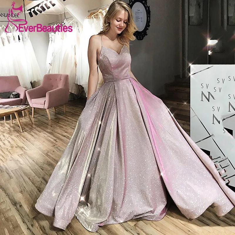 Вечернее платье с блестками и карманами бальное на бретелях-спагетти открытой