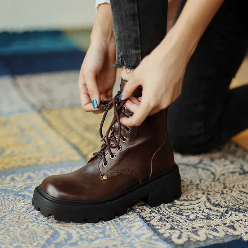 Online Sepatu Bot Martin Kulit Sapi Asli Sepatu Bot Pergelangan Kaki Platform Sepatu Bot Pergelangan Kaki Datar Ujung Persegi Berenda Gaya Inggris