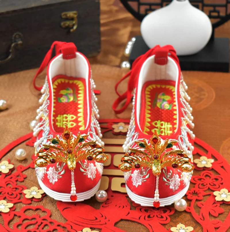 

Туфли Hanfu для женщин, традиционная китайская Свадебная Винтажная обувь с вышивкой, красные, золотые, белые туфли Hanfu, аксессуары для женщин п...