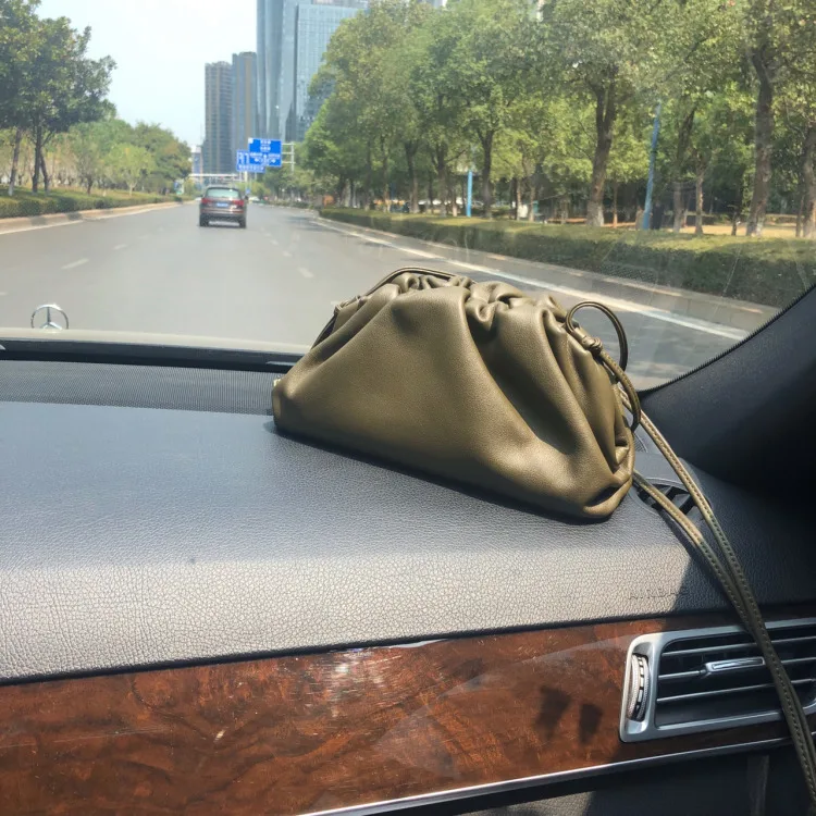 

Women Simple Dumplings Messenger Bag Designer Retro 2020 New Fashion Cloud Female Crossbody Shoulder Bag Tide Handbag Clutch Bag