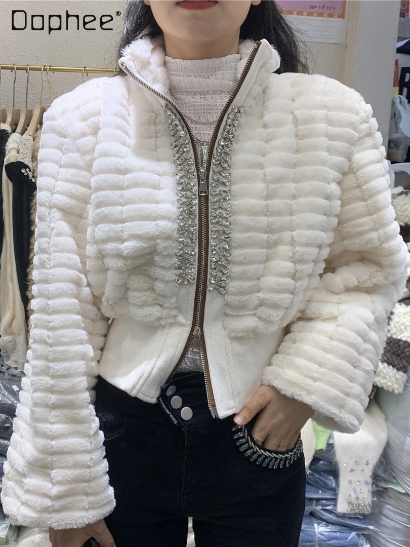 

Женская короткая куртка из меха кролика, с двойной молнией и бусинами