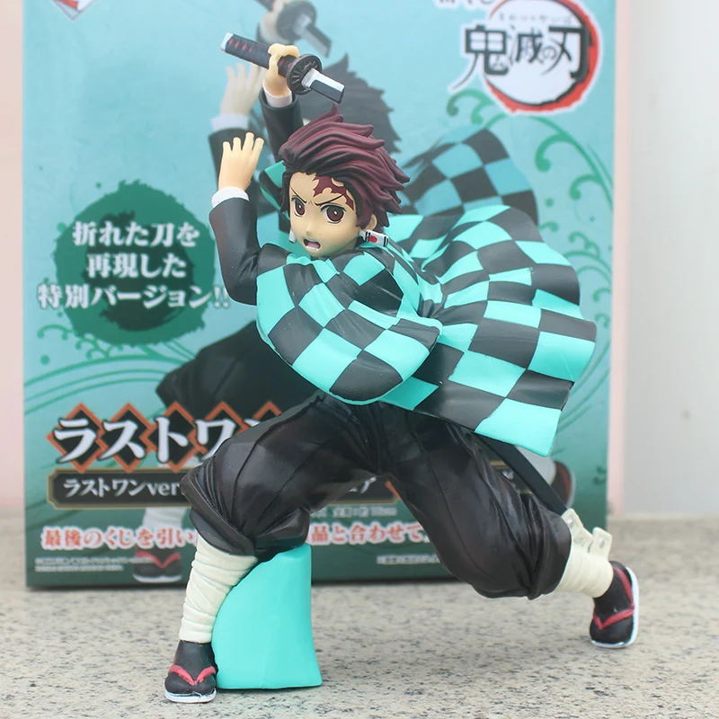 Anime Demon Slayer Kimetsu no Yaiba Kamado Tanjirou Action Figures Tanjirou Fighting PVC Collectible Mode Toys