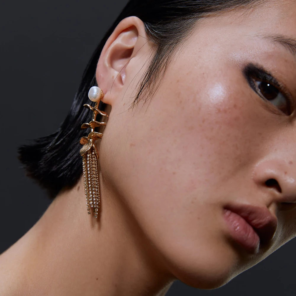 YMYW длинные висячие серьги с золотыми стразами и кисточками для женщин