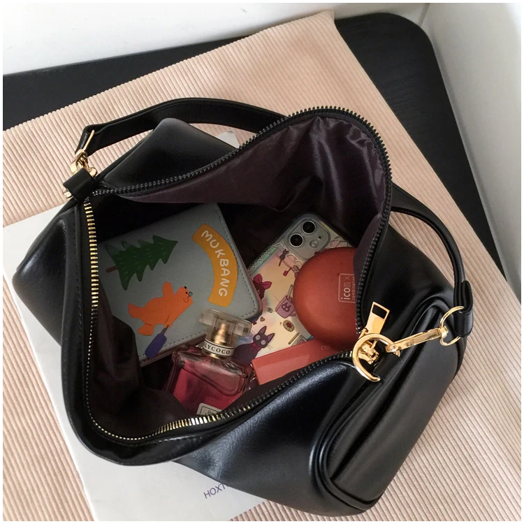 

Women's Solid Color PU Leather Small Underarm Bag Trendy Luxury Pillow Handbags Female Designer Vintage Shoulder Messenger Bag