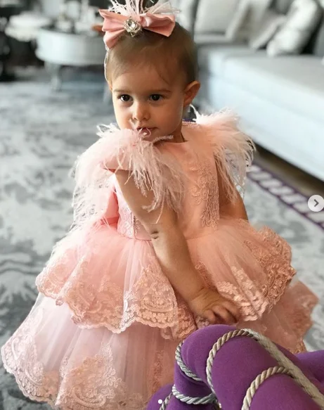 Розовые кружевные платья для девочек на крестины розовые день рождения