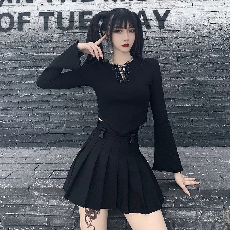 

GothGirl street fashion umbilical eyelet lace-up long-sleeved t-shirt female ins wild irregular hem top