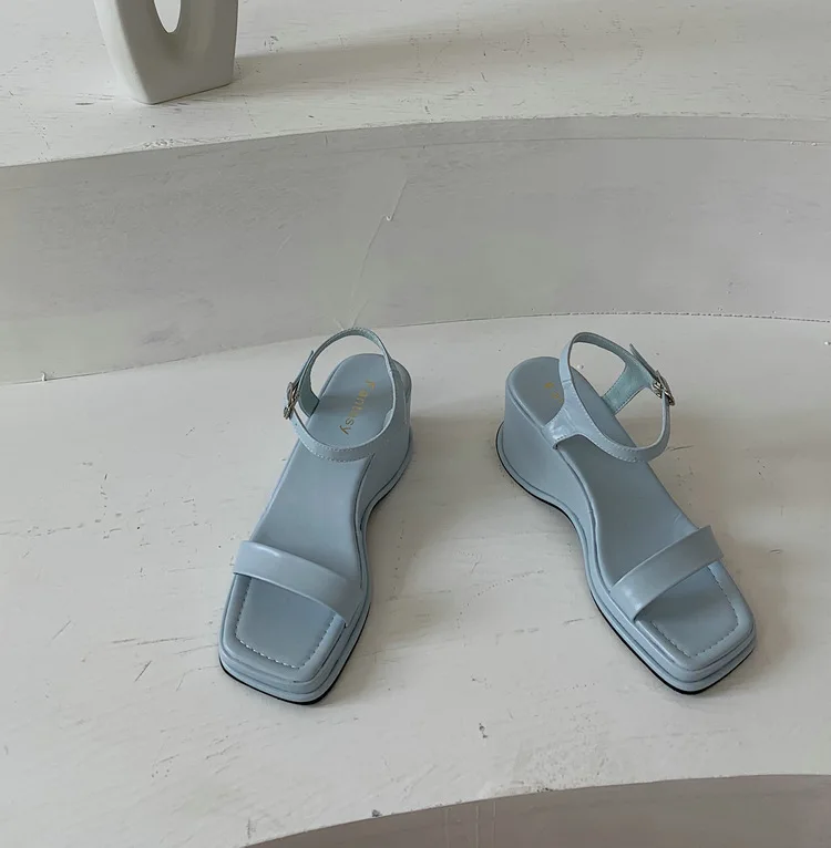 Женские замшевые босоножки вельветовые туфли на каблуке бежевые с ремешком