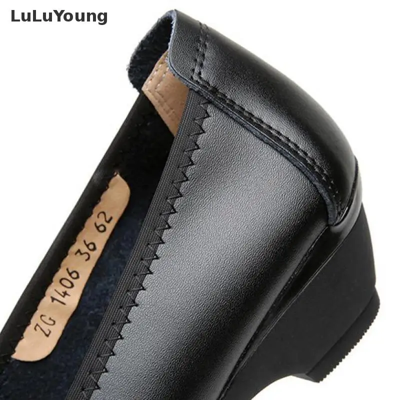 Женские черные Цвет на танкетке удобные Обувь среднем каблуке офисная обувь для