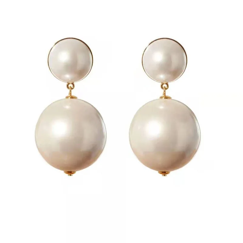 

Large pearl fashion exaggerated street style earrings